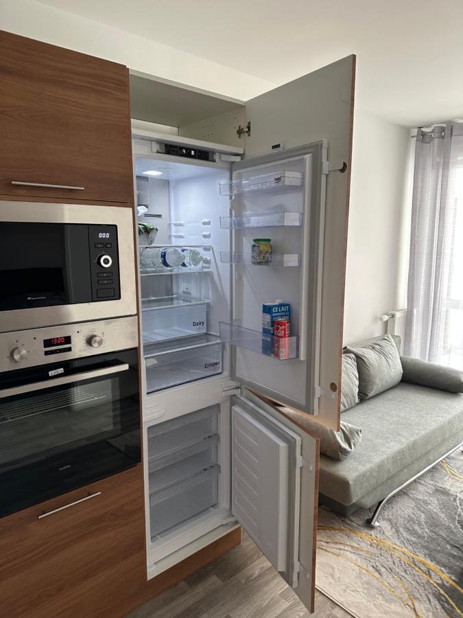 Agreable 2 Pieces Avec Balcon Et Parking Transports By Immo Kit Bnb Sarcelles Kültér fotó