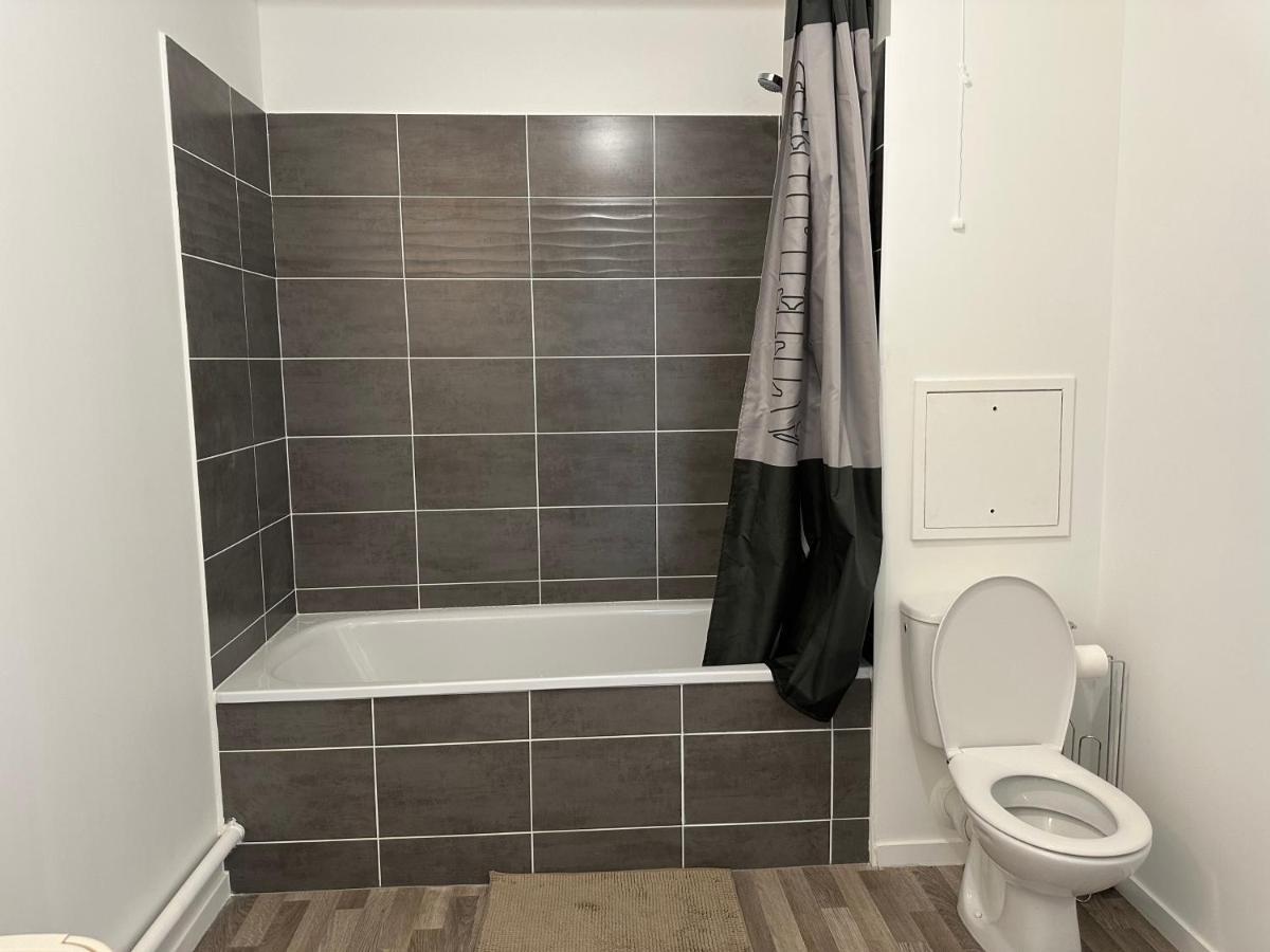 Agreable 2 Pieces Avec Balcon Et Parking Transports By Immo Kit Bnb Sarcelles Kültér fotó