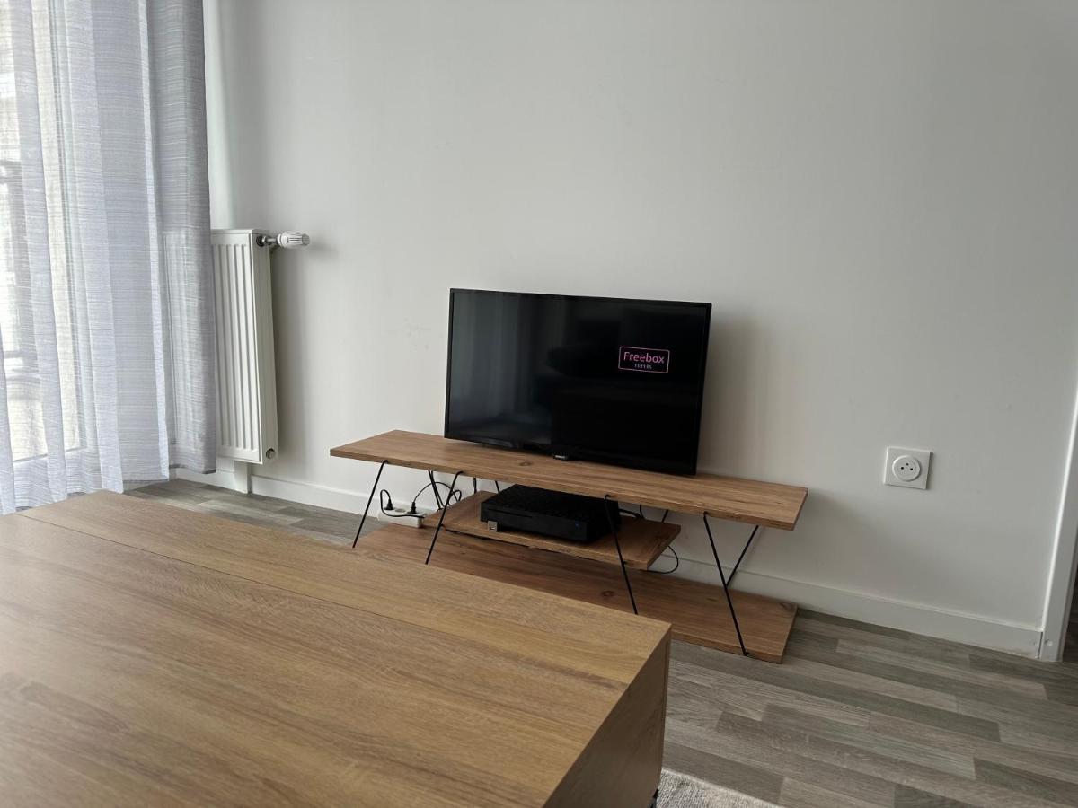 Agreable 2 Pieces Avec Balcon Et Parking Transports By Immo Kit Bnb Sarcelles Kültér fotó