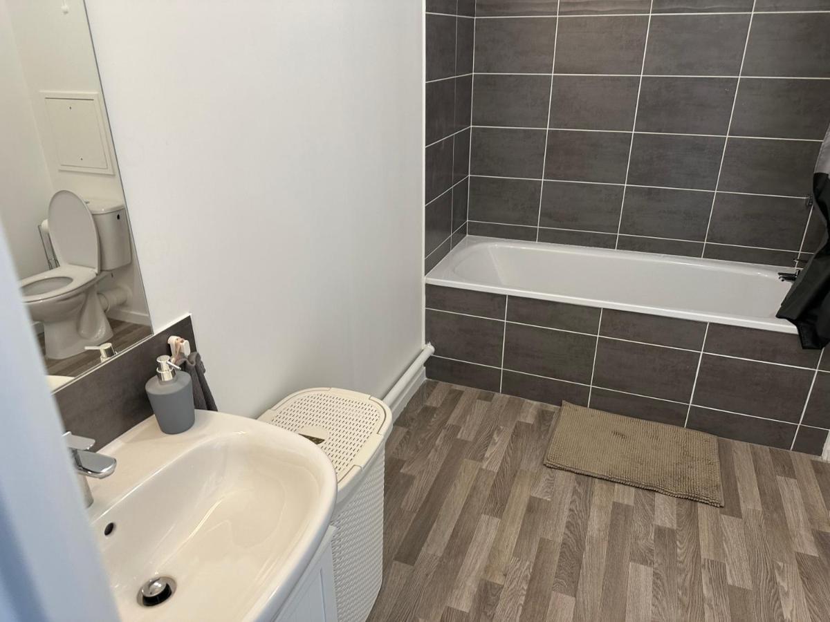 Agreable 2 Pieces Avec Balcon Et Parking Transports By Immo Kit Bnb Sarcelles Kültér fotó