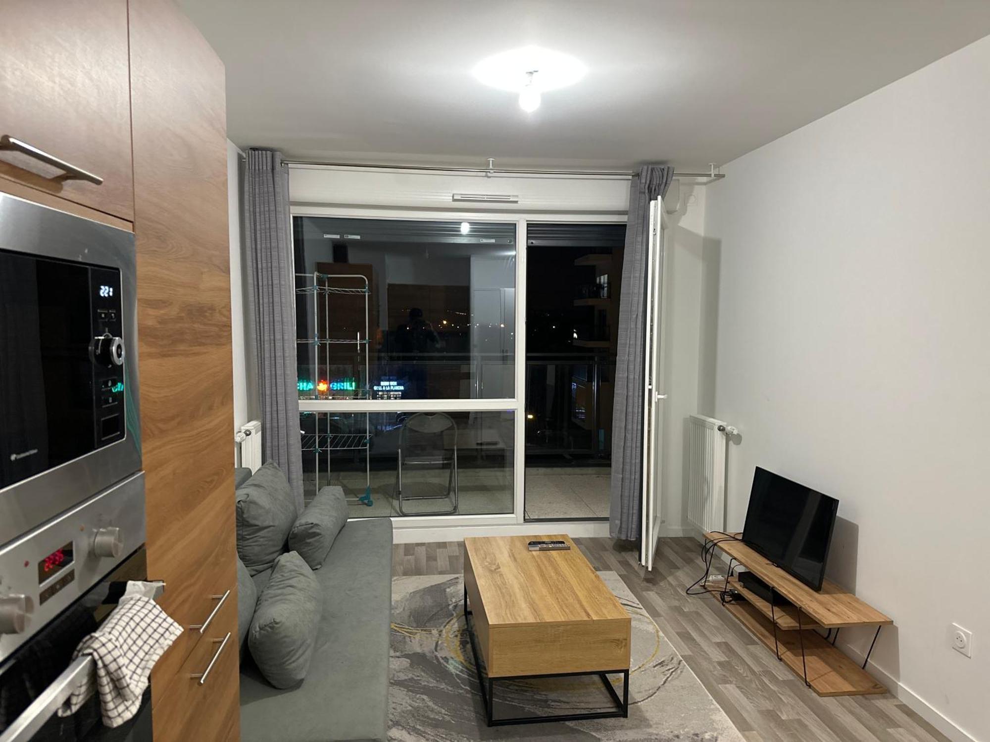 Agreable 2 Pieces Avec Balcon Et Parking Transports By Immo Kit Bnb Sarcelles Kültér fotó